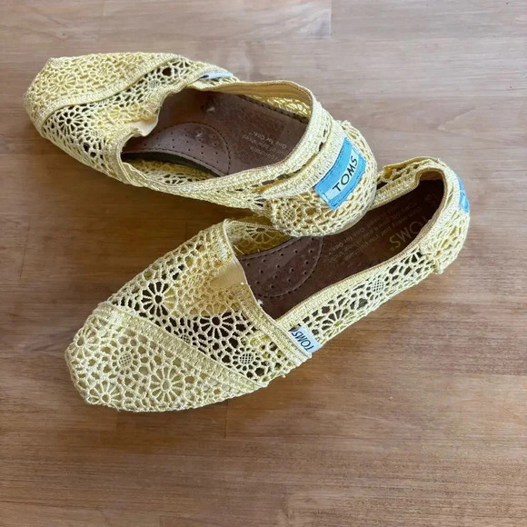 Yellow embroidered eyelet Tom’s girls women’s 5 - Picture 3 of 7